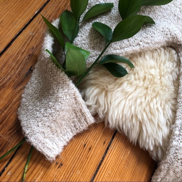 TOBI Low Cut Open V-Back Oatmeal Oversized Sweater One size - Picture 6 of 8